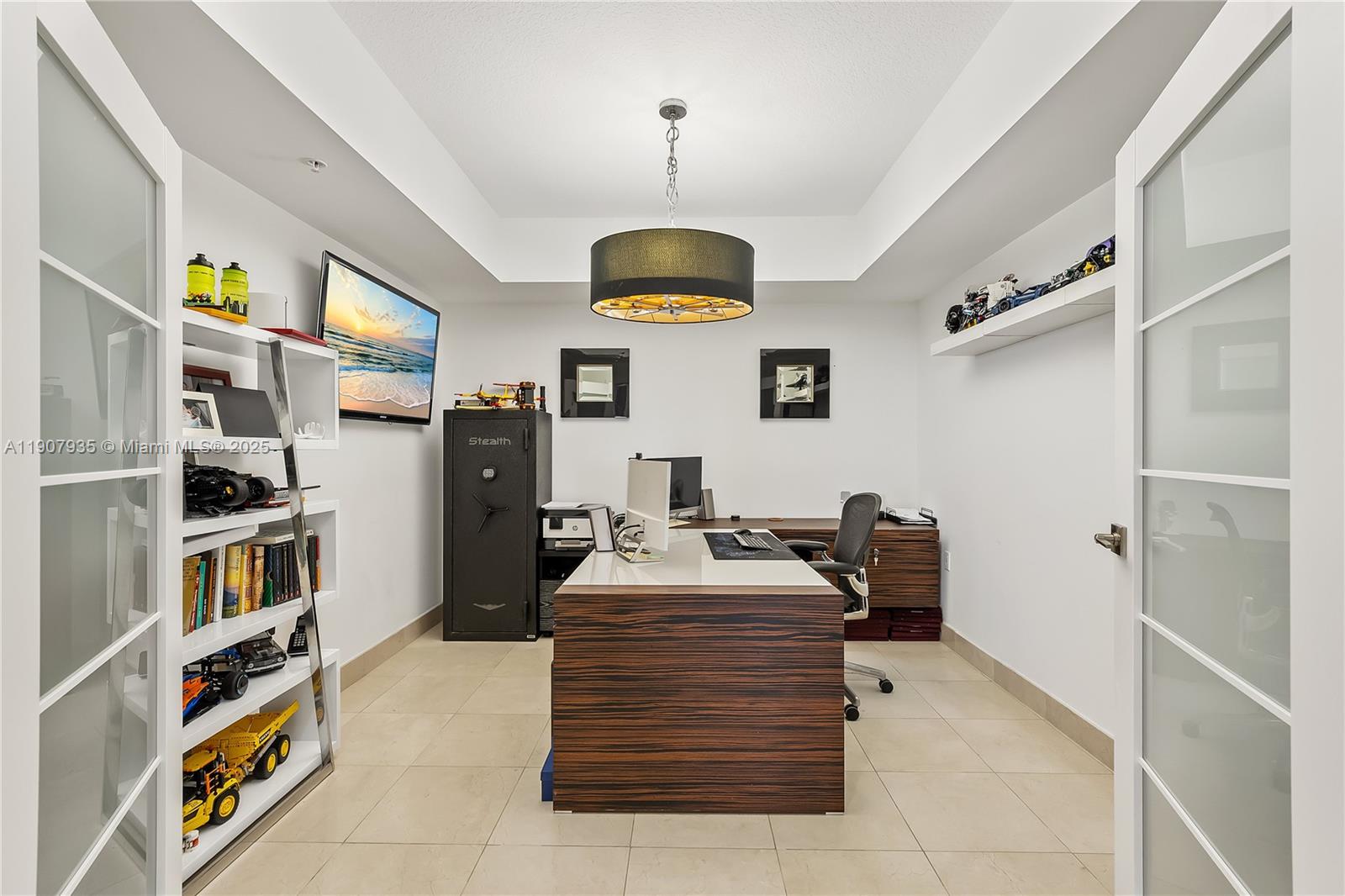 SAYAN CONDO - Residential