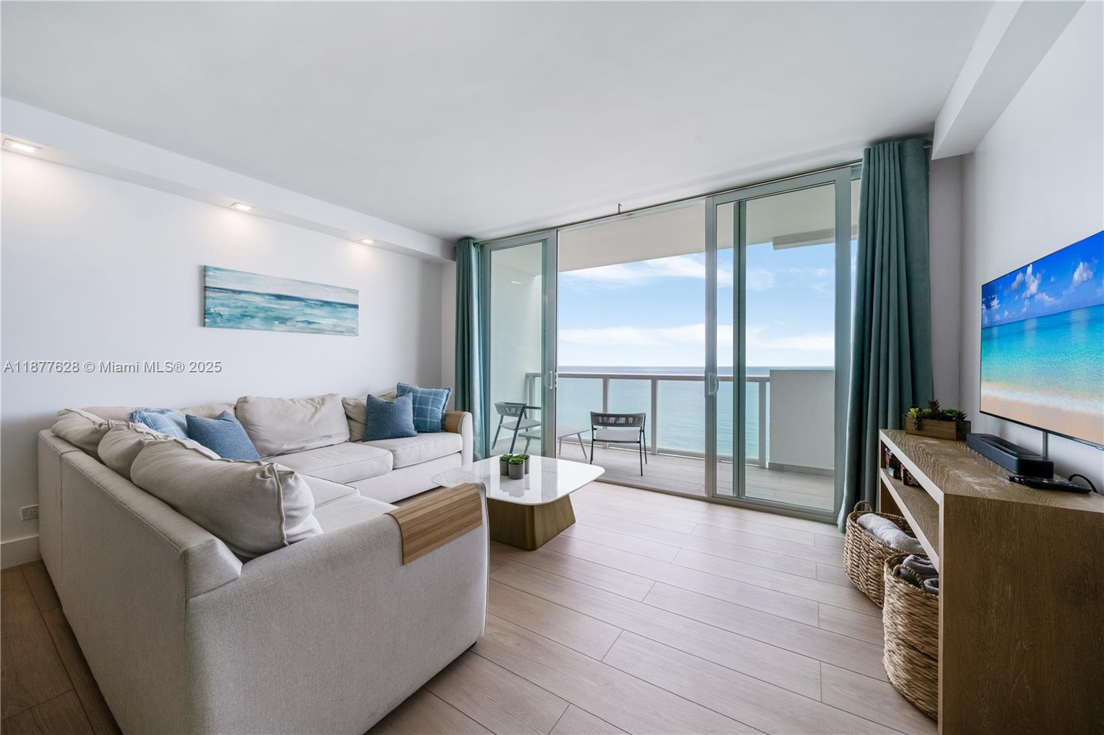 5601 Collins Ave 1011