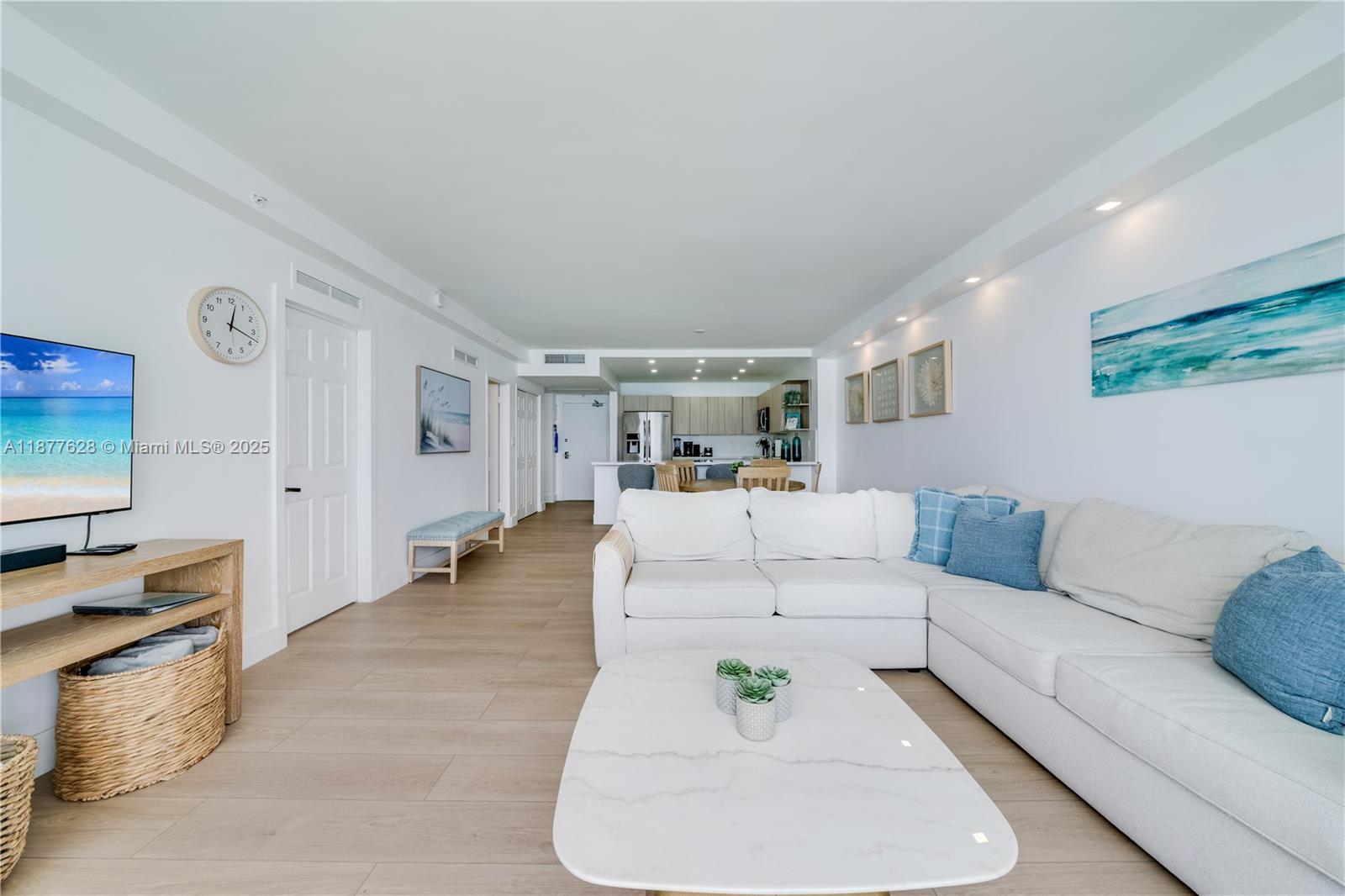 5601 Collins Ave 1011