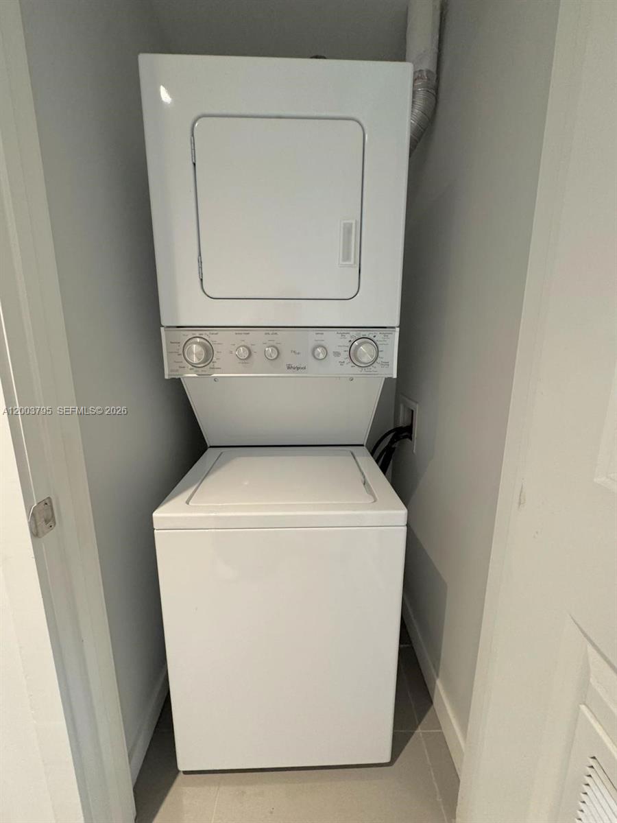 CANVAS CONDO - Residential Lease
