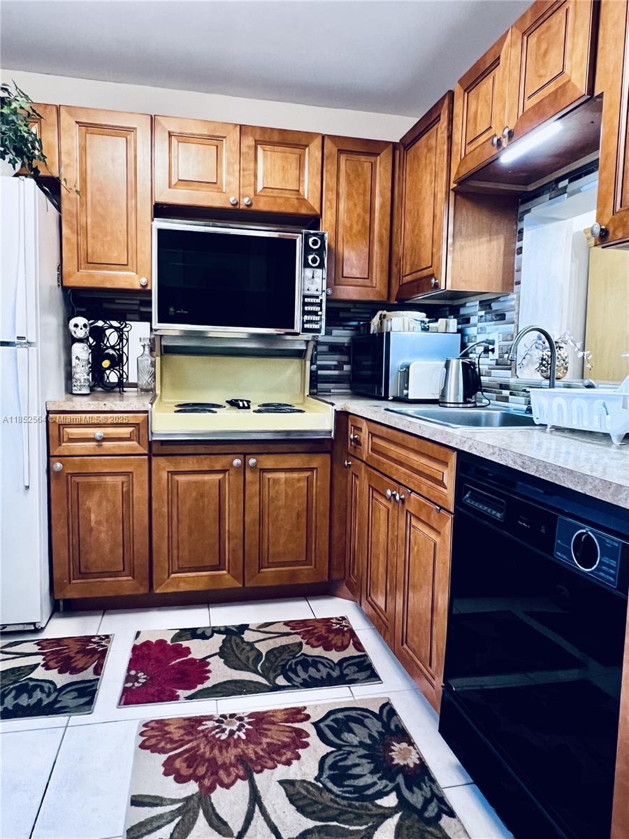 MEADOWBROOK TOWERS CONDO - Residential Lease