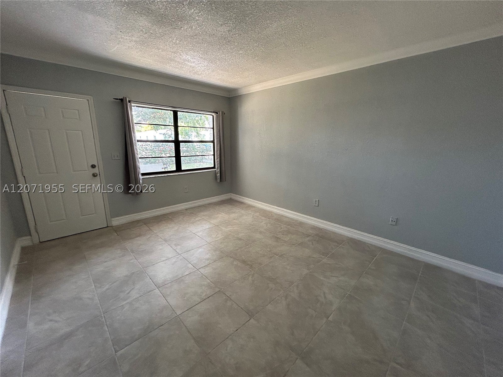 1925 Madison St 5
