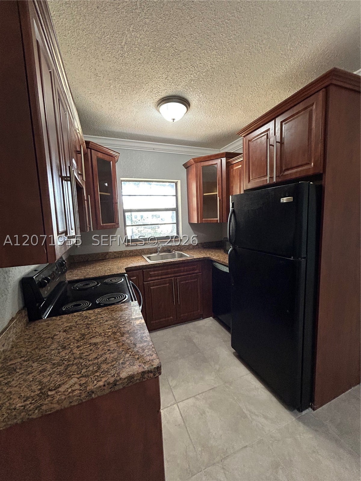 1925 Madison St 5