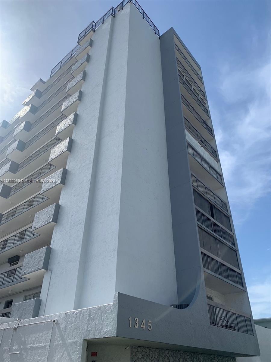 Beautifully renovated 1BR/1.5 BATH in the PERFECT location in South Beach! New wood floors, updated kitchen and baths with modern finishes. Bay and ocean views from the balcony! Over 900 square feet! 1 covered assigned parking spot. Pet-friendly building. Most sought after neighborhood in all of South Beach, close to restaurants, markets and shops. Ultimate apartment for South Beach living!