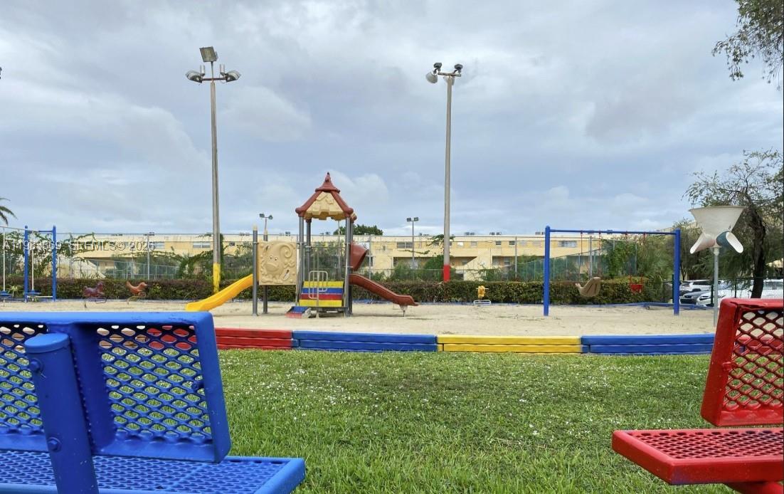 THE BEACH CLUB FONTAINEBL - Residential