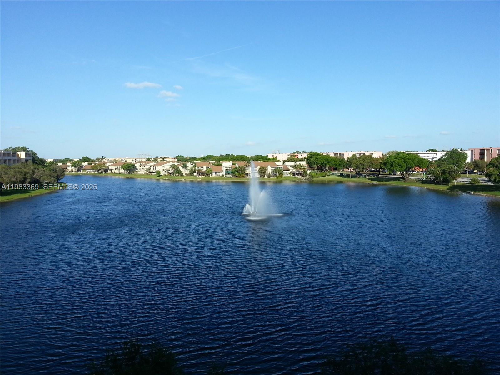 THE BEACH CLUB FONTAINEBL - Residential