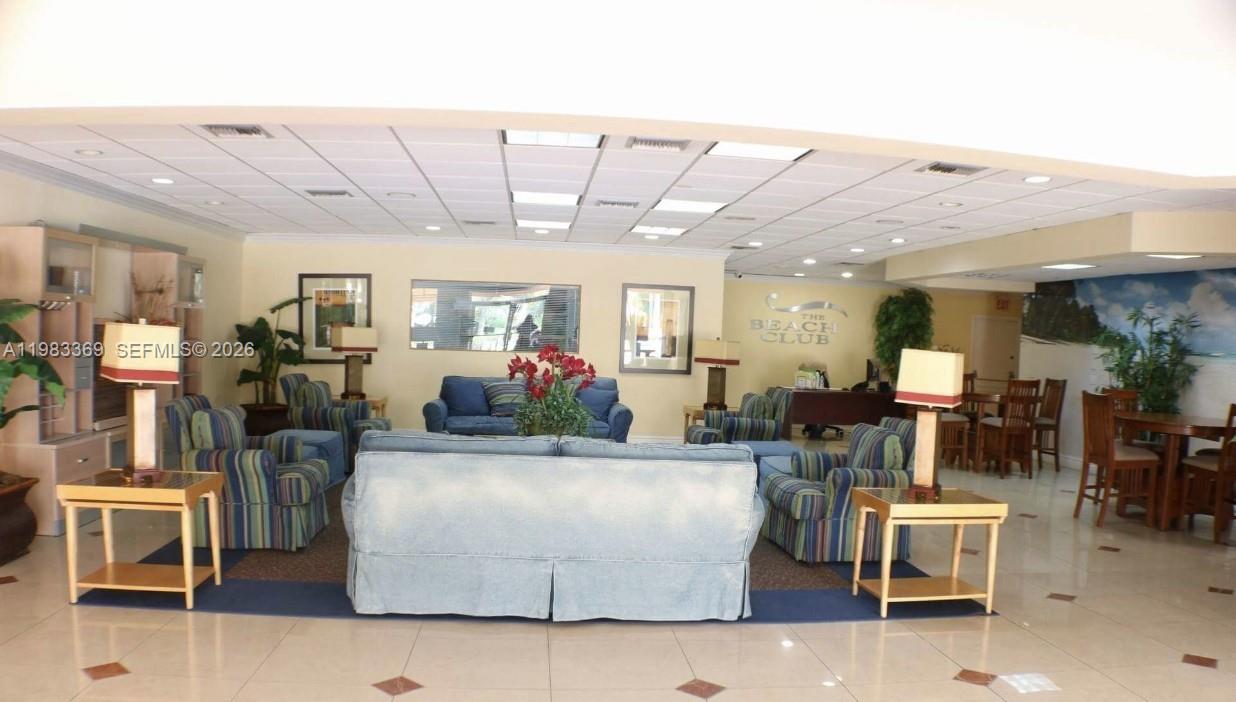 THE BEACH CLUB FONTAINEBL - Residential