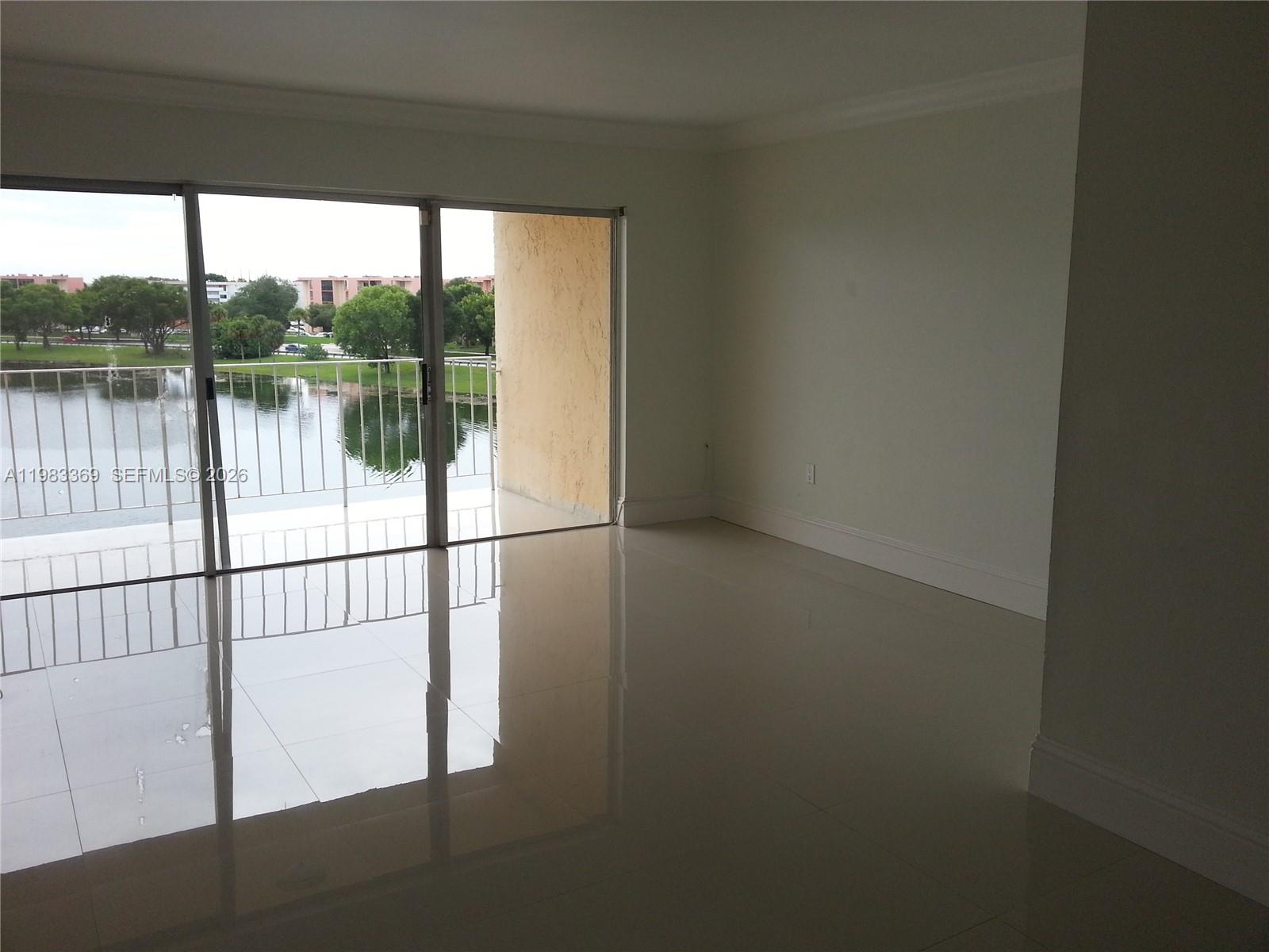 THE BEACH CLUB FONTAINEBL - Residential