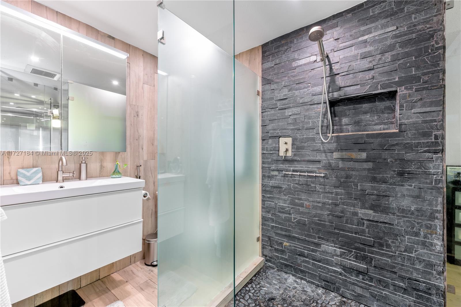 LAGO VERDE VILLAS CONDO - Residential Lease