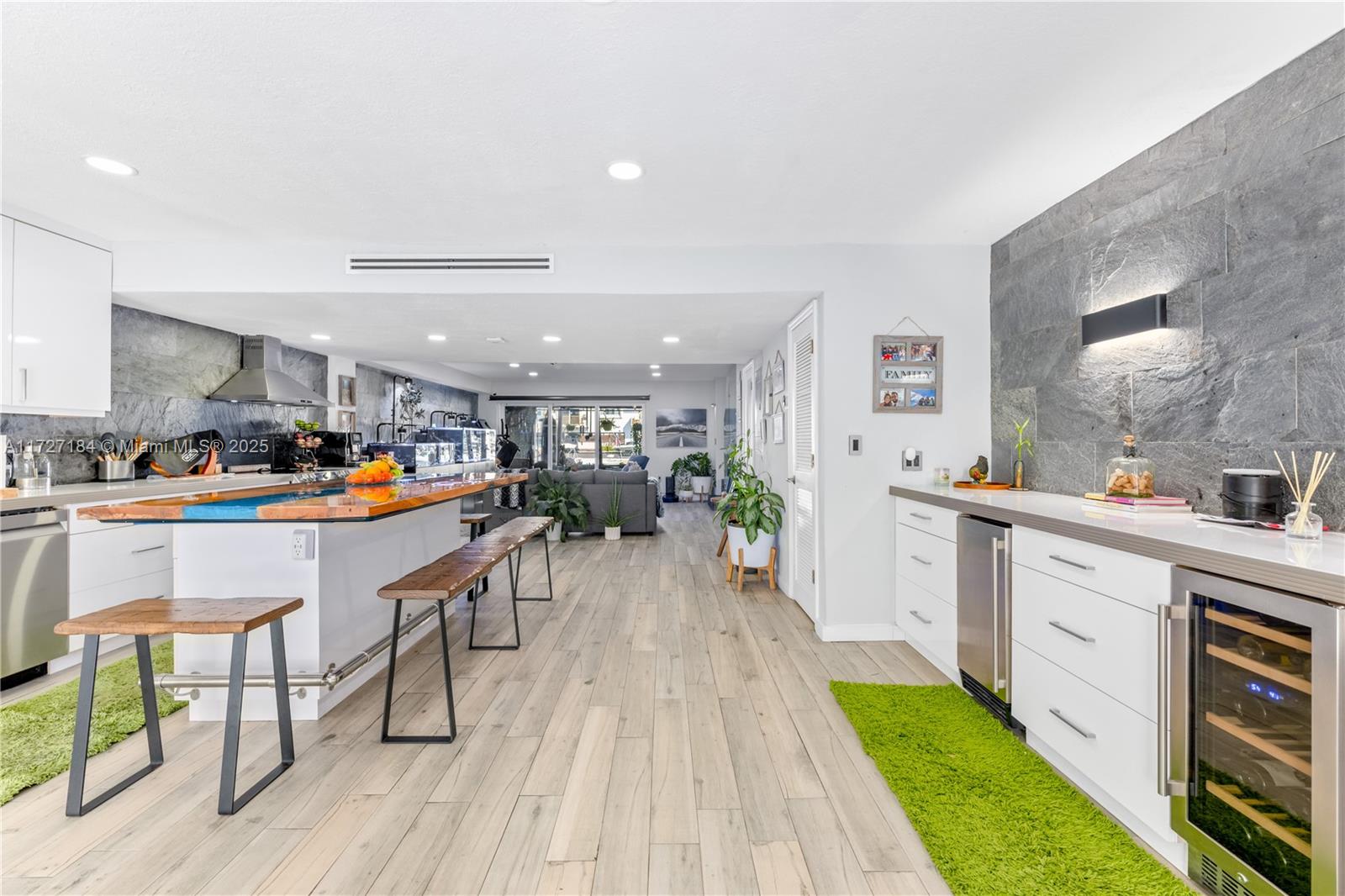 LAGO VERDE VILLAS CONDO - Residential Lease