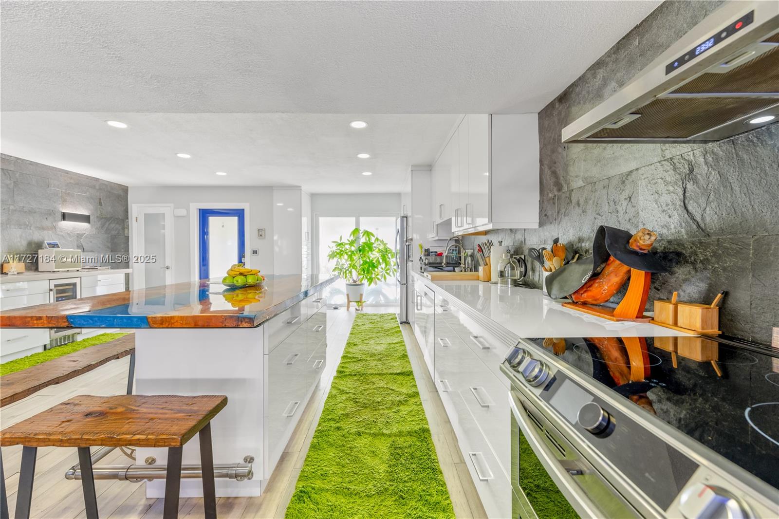 LAGO VERDE VILLAS CONDO - Residential Lease