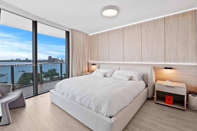 ARIA ON THE BAY CONDO - Residential