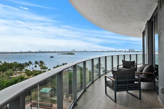 ARIA ON THE BAY CONDO - Residential