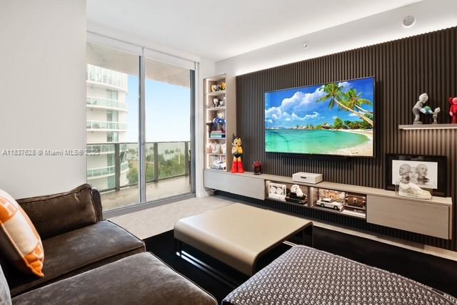 ARIA ON THE BAY CONDO - Residential