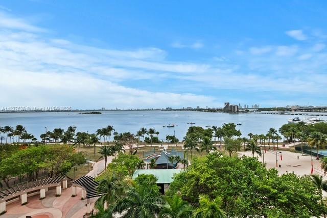 ARIA ON THE BAY CONDO - Residential