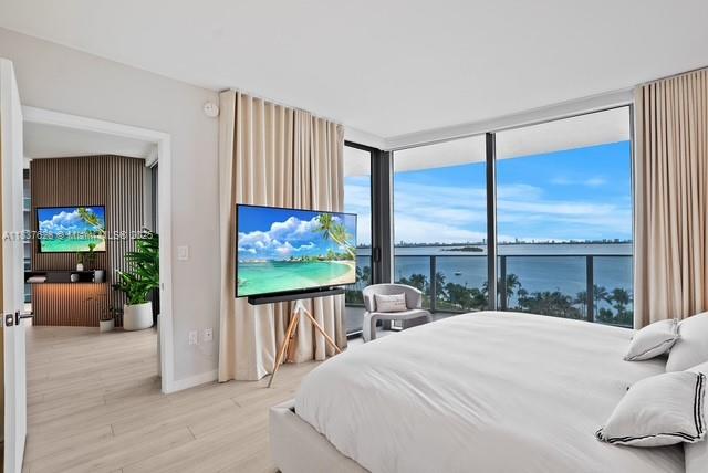 ARIA ON THE BAY CONDO - Residential