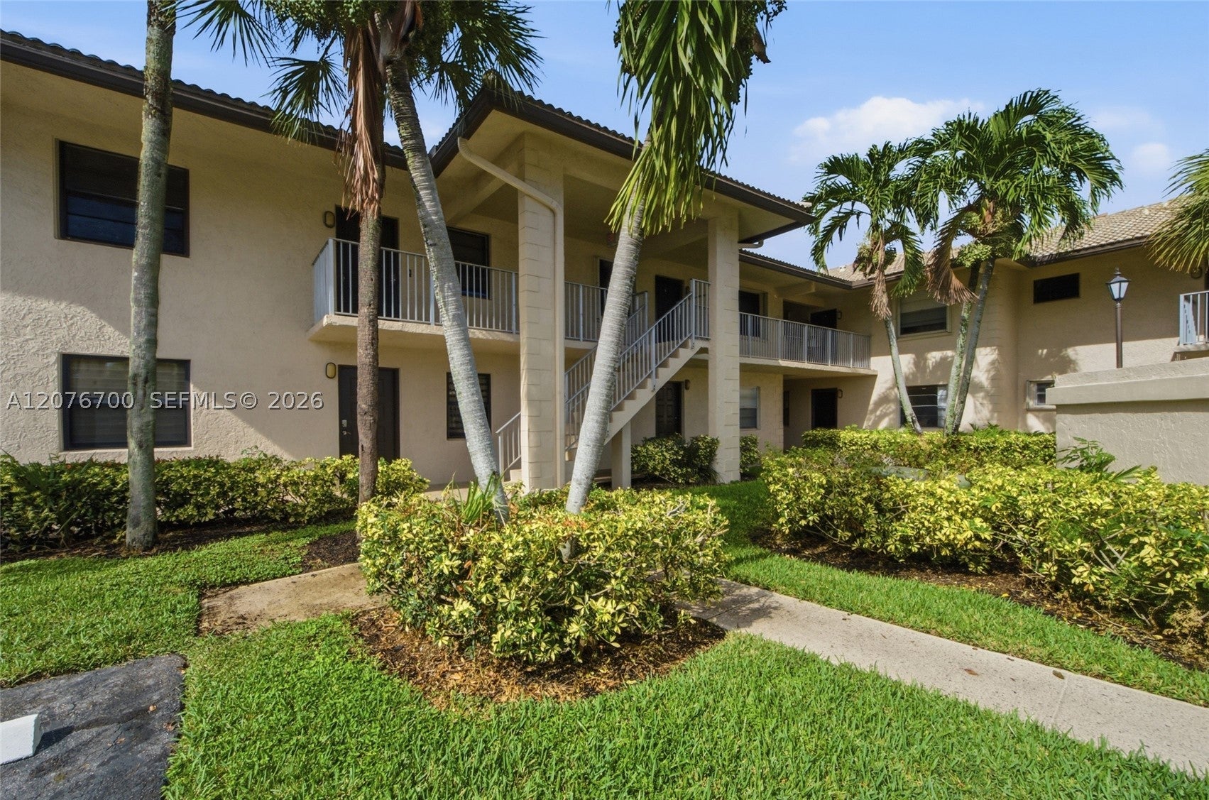 5510 Lakeside Dr