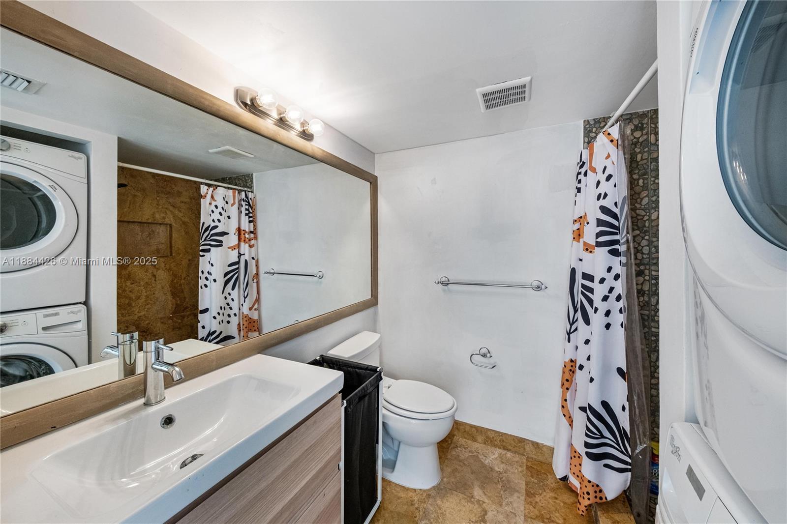 TOWERS OF QUAYSIDE CONDO - Residential