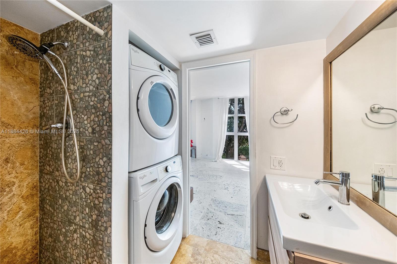 TOWERS OF QUAYSIDE CONDO - Residential