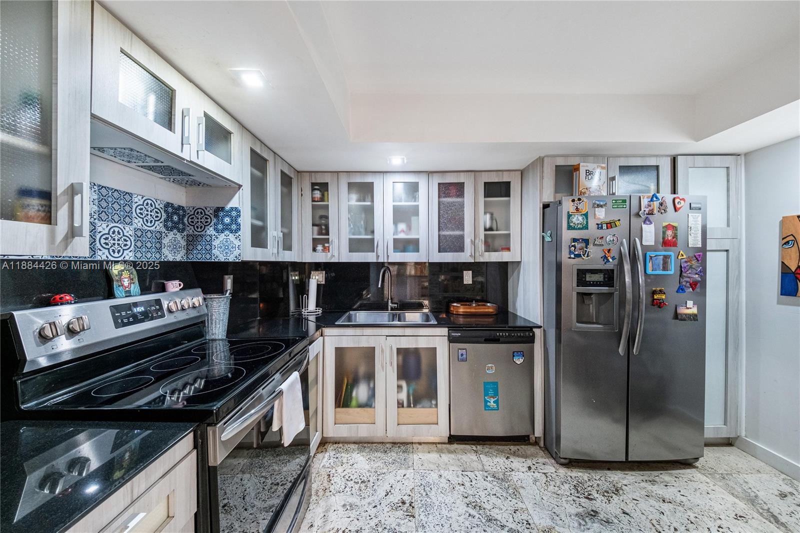 TOWERS OF QUAYSIDE CONDO - Residential