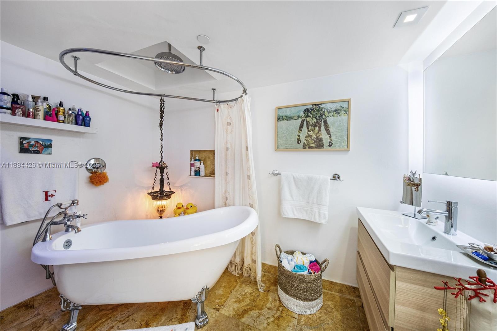 TOWERS OF QUAYSIDE CONDO - Residential