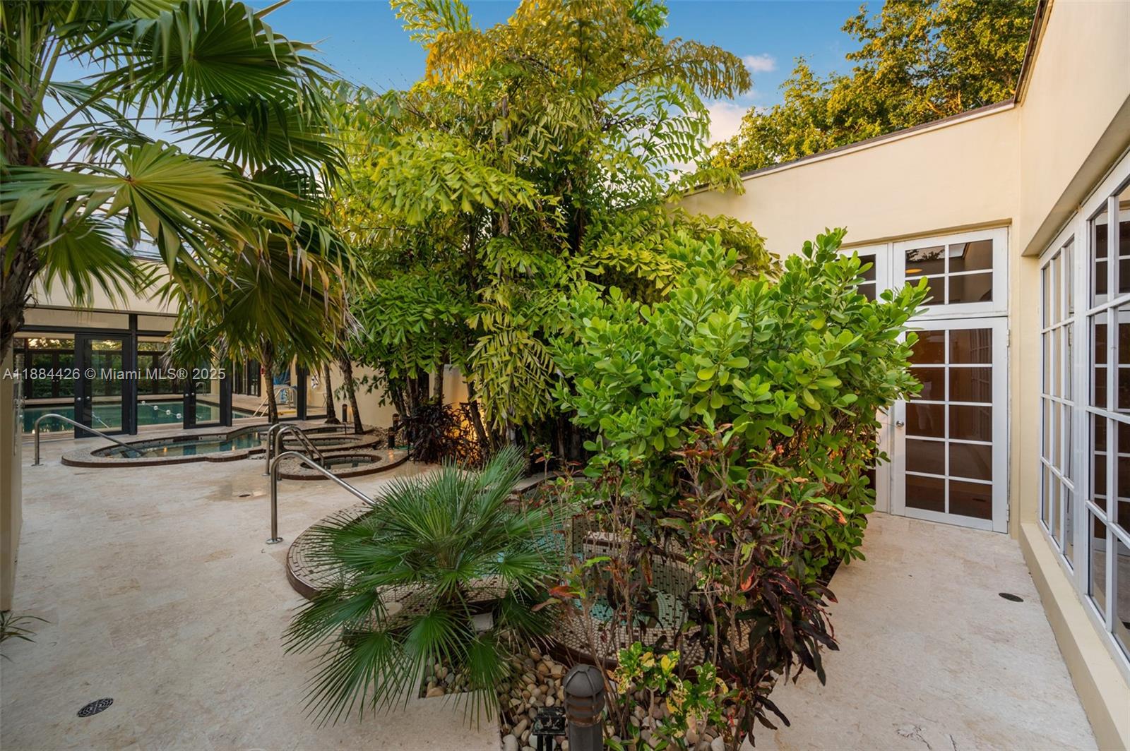 TOWERS OF QUAYSIDE CONDO - Residential