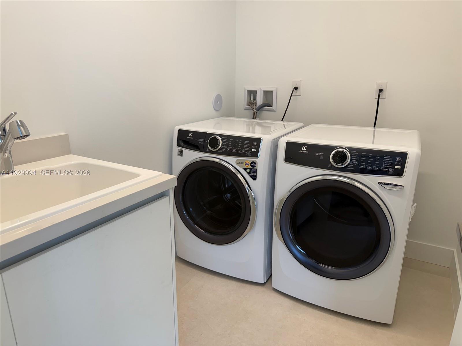 WESTON ESTATES - Residential