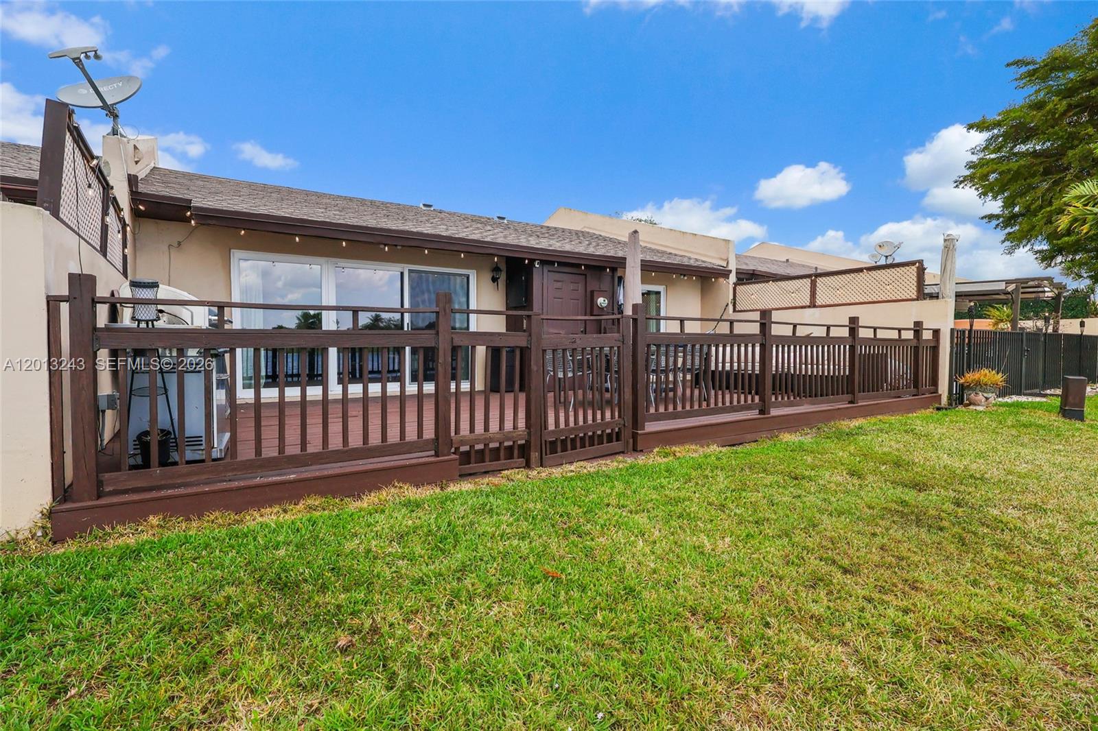 DEVON AIRE VILLAS SEC 9 - Residential Lease