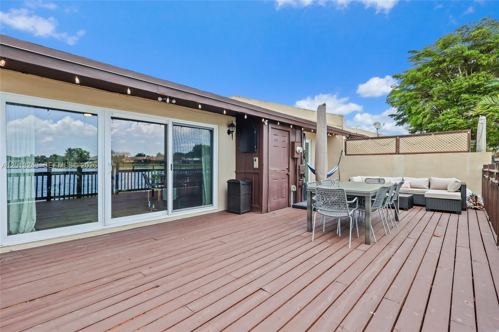 DEVON AIRE VILLAS SEC 9 - Residential Lease