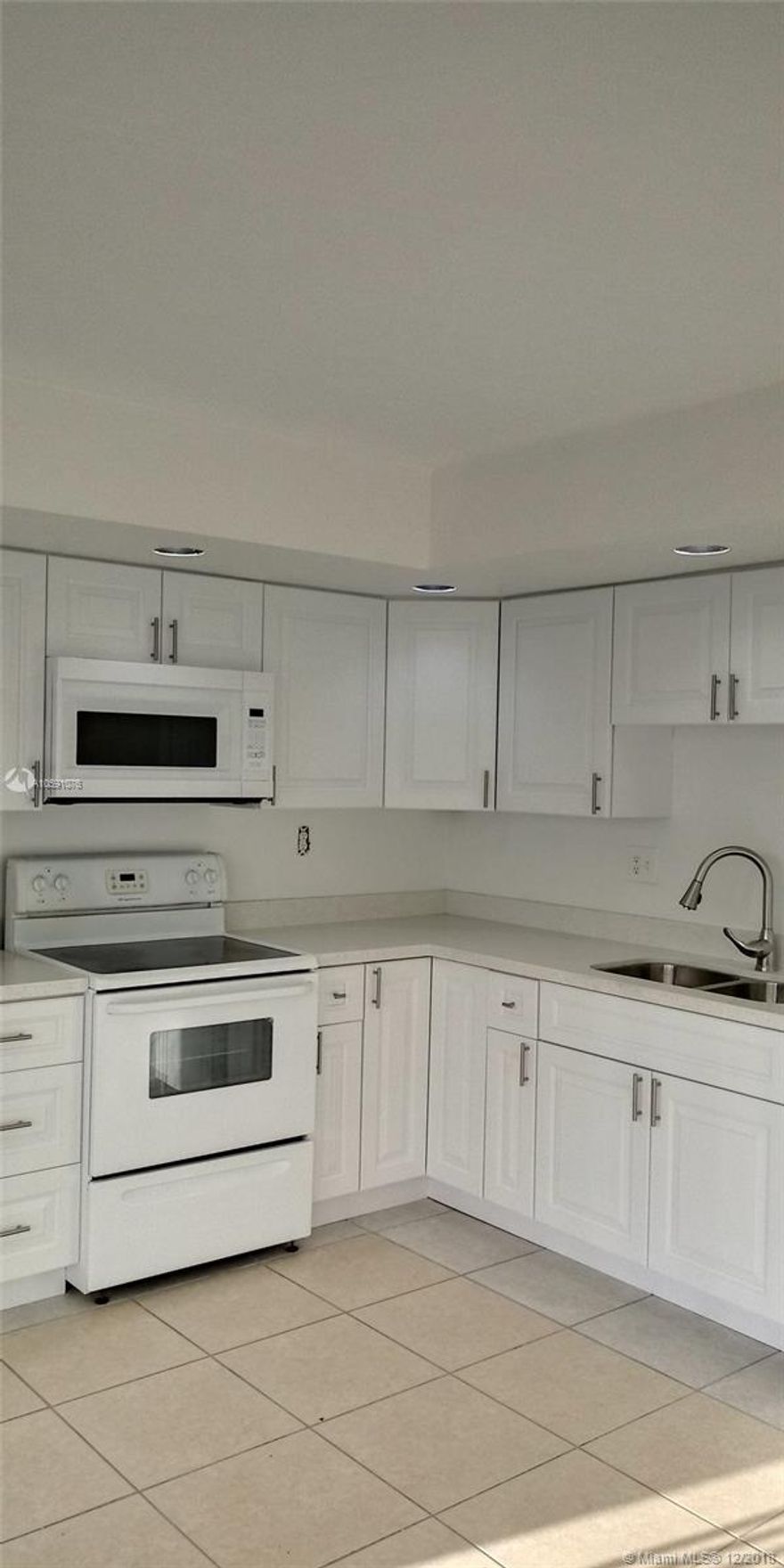 SPACIOUS 3 BED 2 BATH CONDO LOCATED ON THE 1ST FLOOR IN THE GATED COMMUNITY HORIZONS WEST. THIS PROPERTY FEATURES AN UPDATED KITCHEN, UPDATED BATHROOMS, AND TILE THROUGHOUT. AMENITIES INCLUDE SWIMMING POOL, TENNIS COURT, & PICNIC AREA. CLOSE TO SHOPPING & FLORIDA TURNPIKE. NO PETS ALLOWED BY THE ASSOCIATION REGARDLESS OF THE SIZE. THE OWNER IS REQUESTING A RECENT CREDIT REPORT, POLICE REPORT, AND PROOF OF​​‌​​​​‌​‌​​​‌‌​​​‌‌‌​​‌​​‌‌​​​​ INCOME.