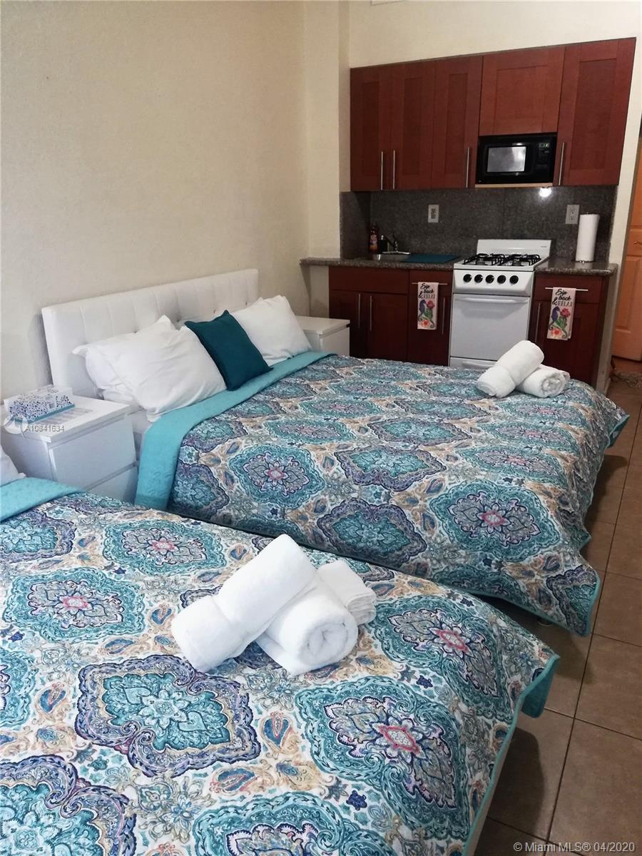 HOLLYWOOD BEACH RESORT CO - Residential Lease