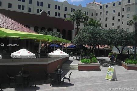 HOLLYWOOD BEACH RESORT CO - Residential Lease