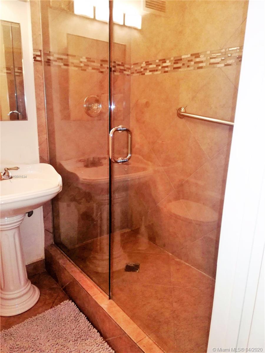 HOLLYWOOD BEACH RESORT CO - Residential Lease