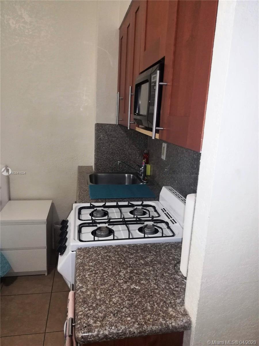HOLLYWOOD BEACH RESORT CO - Residential Lease