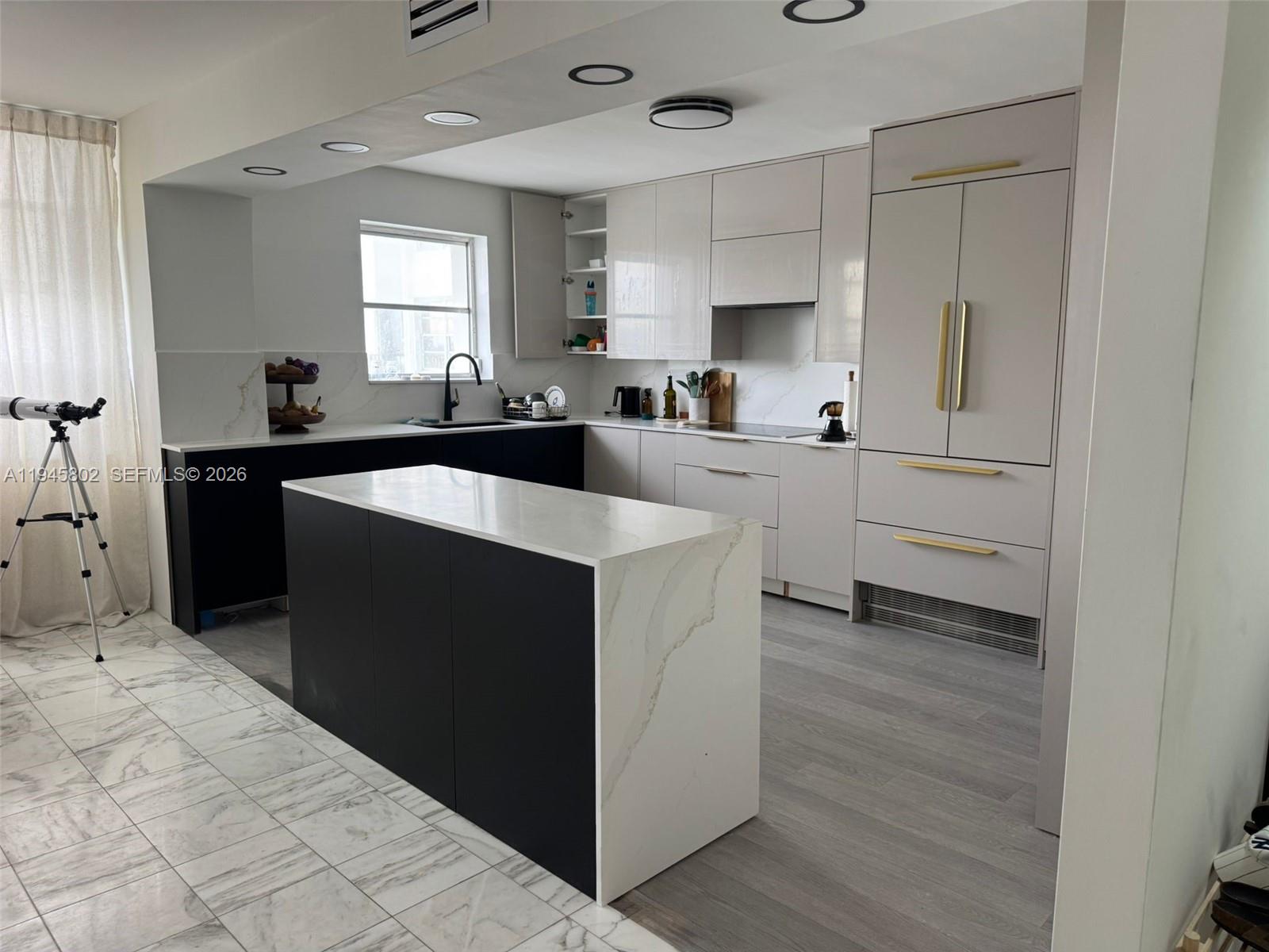 COMMODORE PLAZA CONDO - Residential