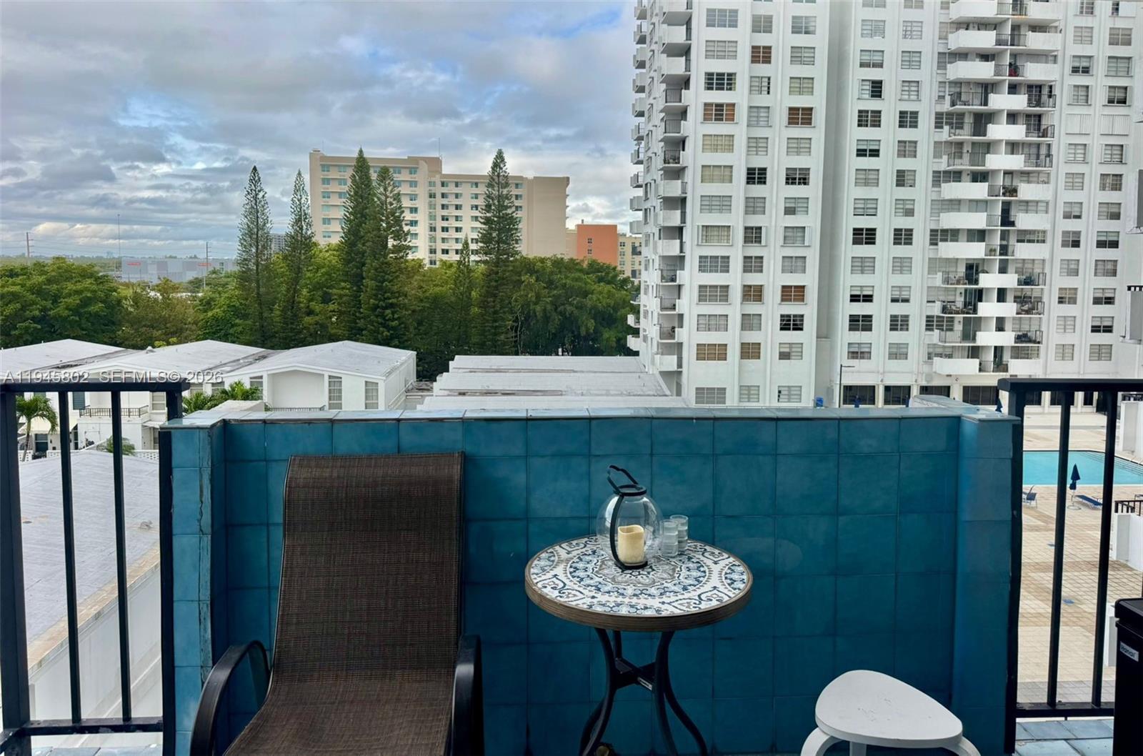 COMMODORE PLAZA CONDO - Residential