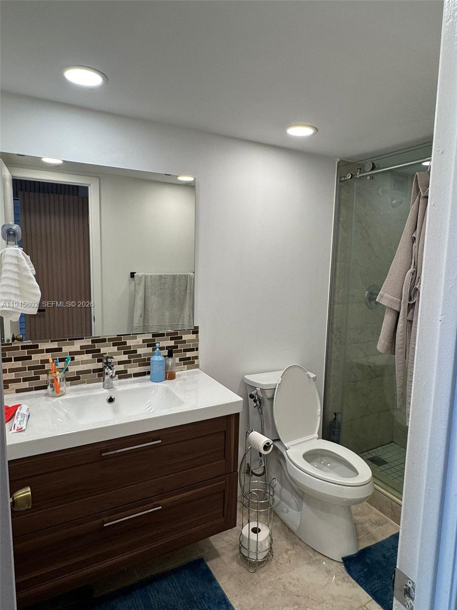 COMMODORE PLAZA CONDO - Residential