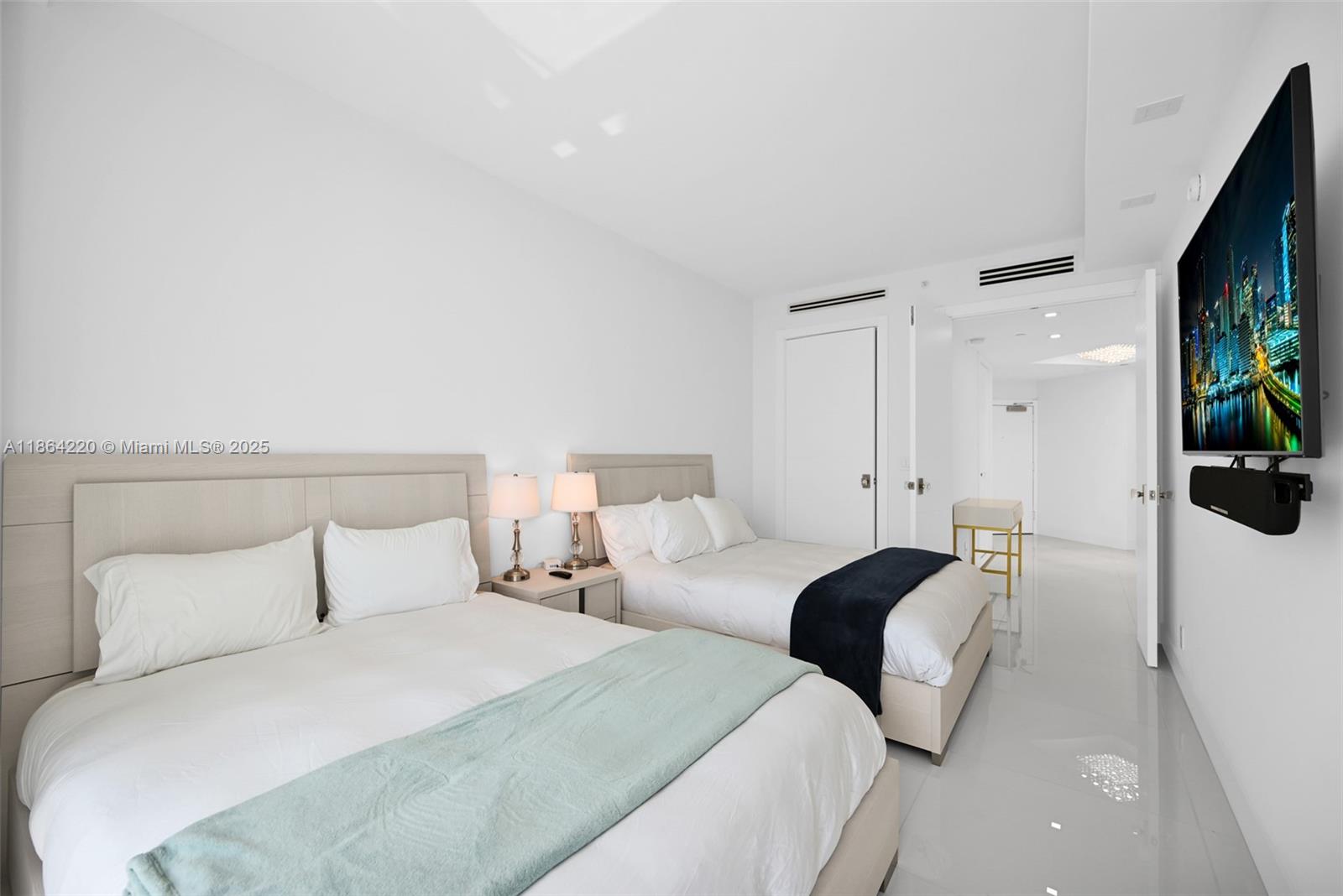 Oceania III - Residential Lease