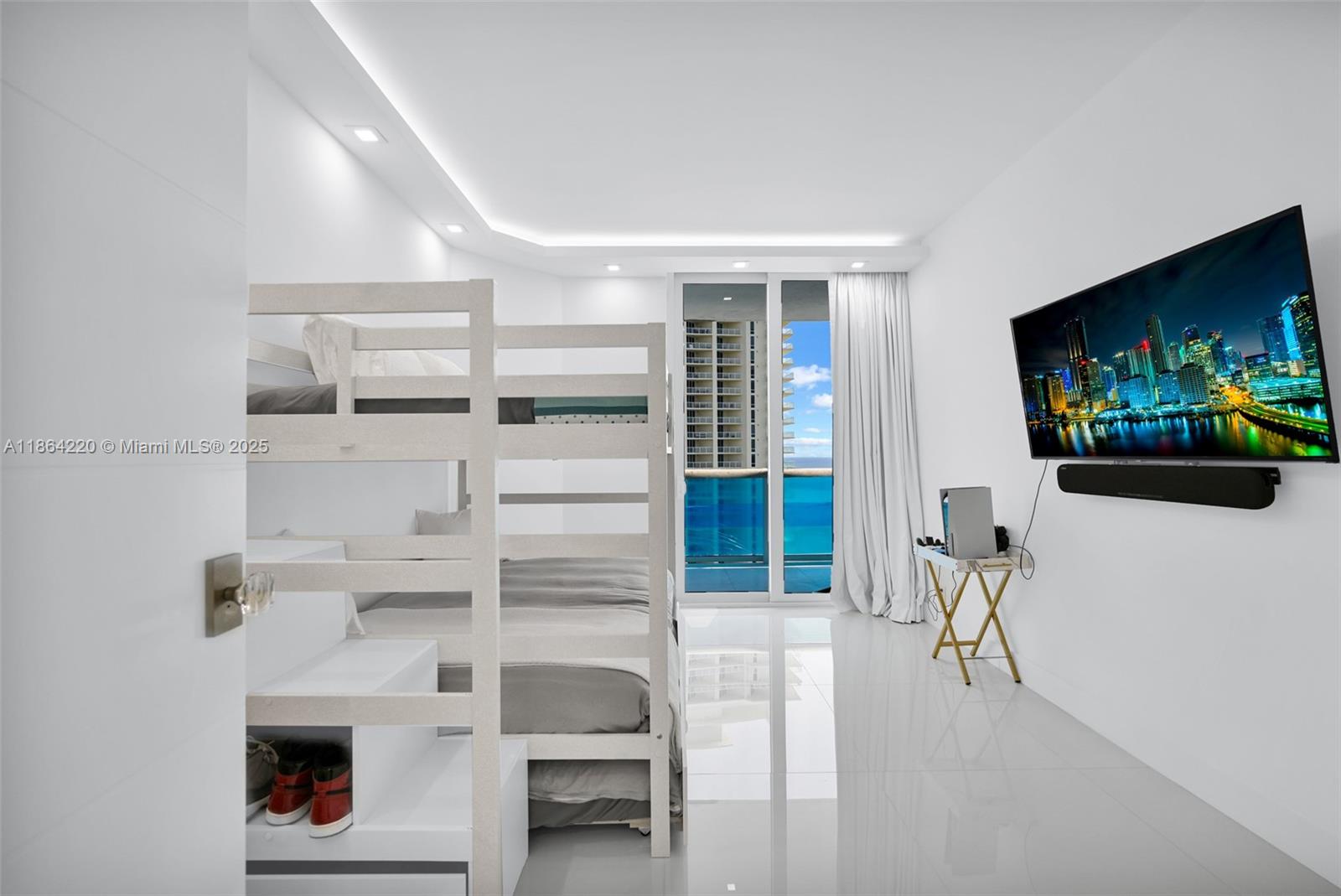 Oceania III - Residential Lease