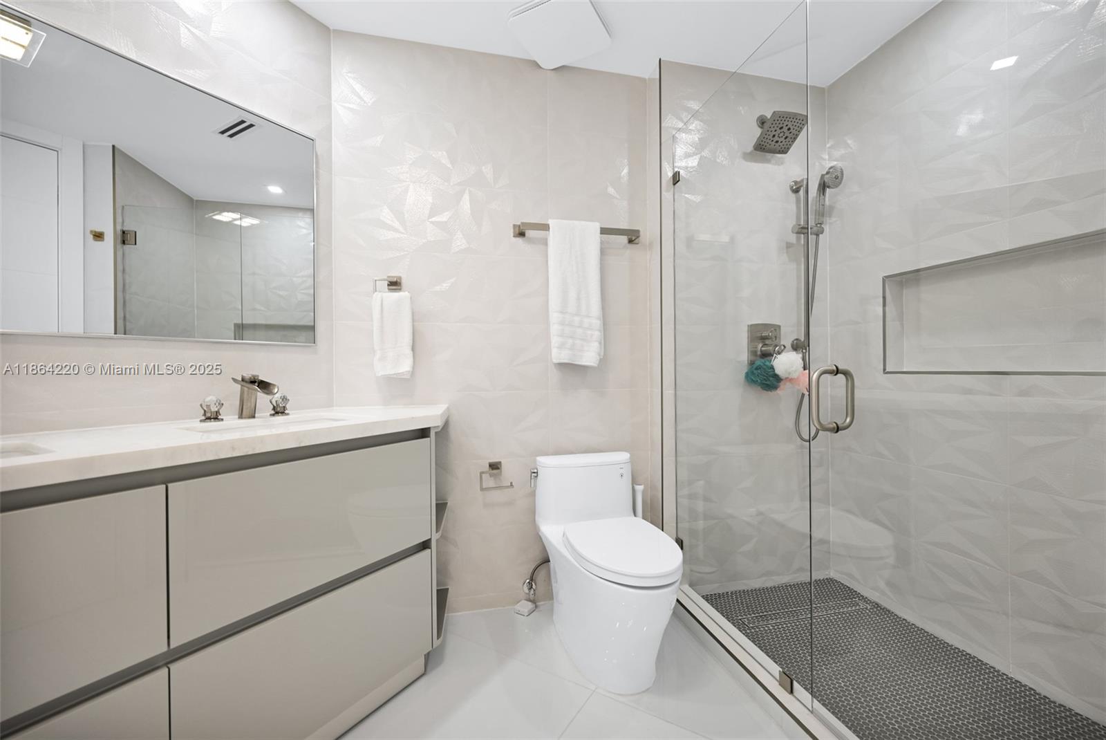 Oceania III - Residential Lease