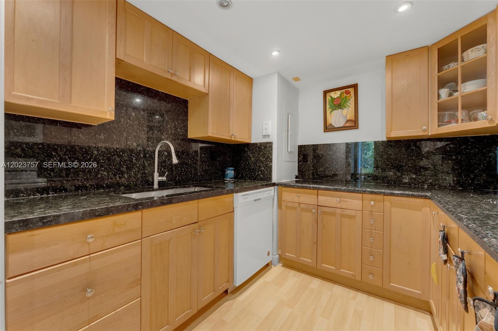 TOWERS OF QUAYSIDE CONDO - Residential Lease