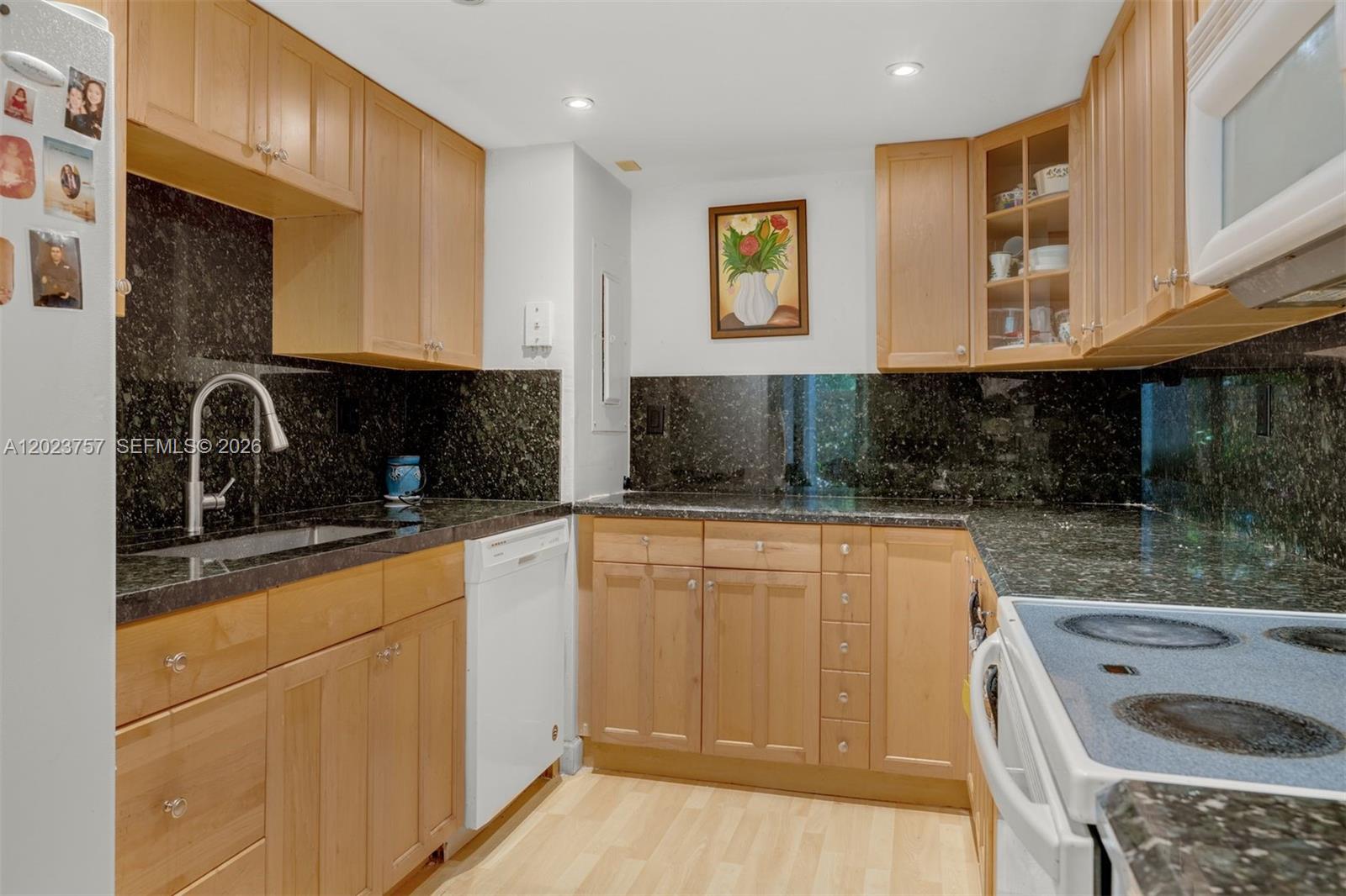 TOWERS OF QUAYSIDE CONDO - Residential Lease