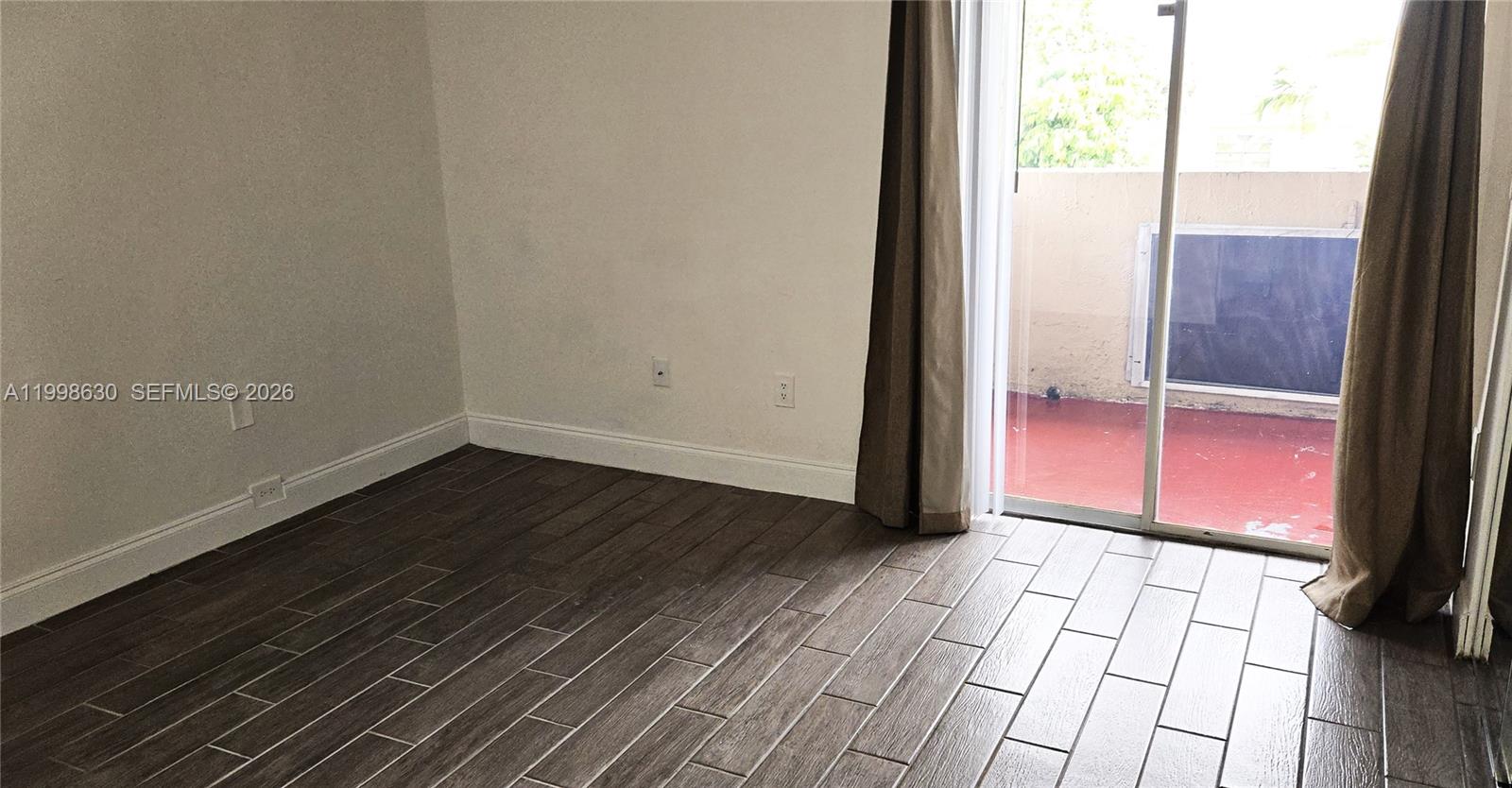 CORAL POINTE TOWNHOMES CO - Residential Lease