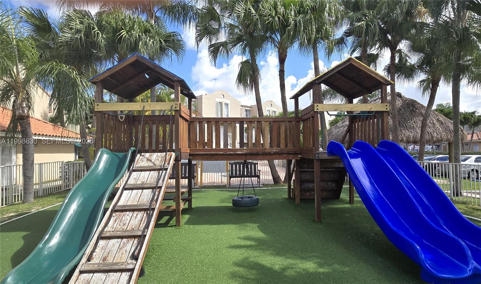 CORAL POINTE TOWNHOMES CO - Residential Lease