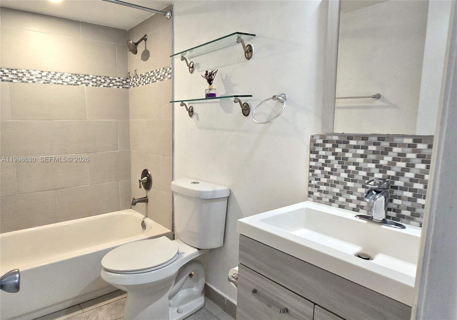 CORAL POINTE TOWNHOMES CO - Residential Lease