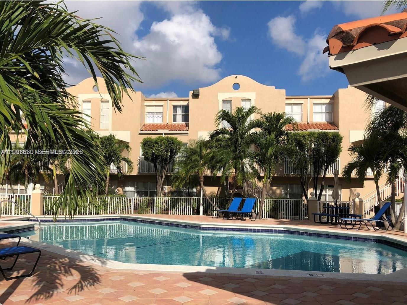 CORAL POINTE TOWNHOMES CO - Residential Lease