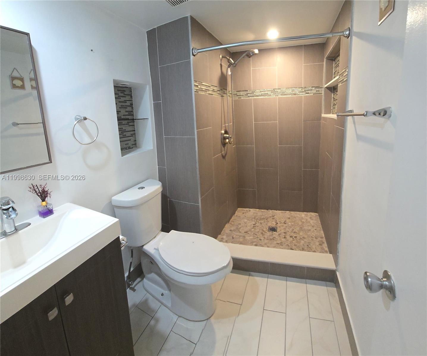 CORAL POINTE TOWNHOMES CO - Residential Lease