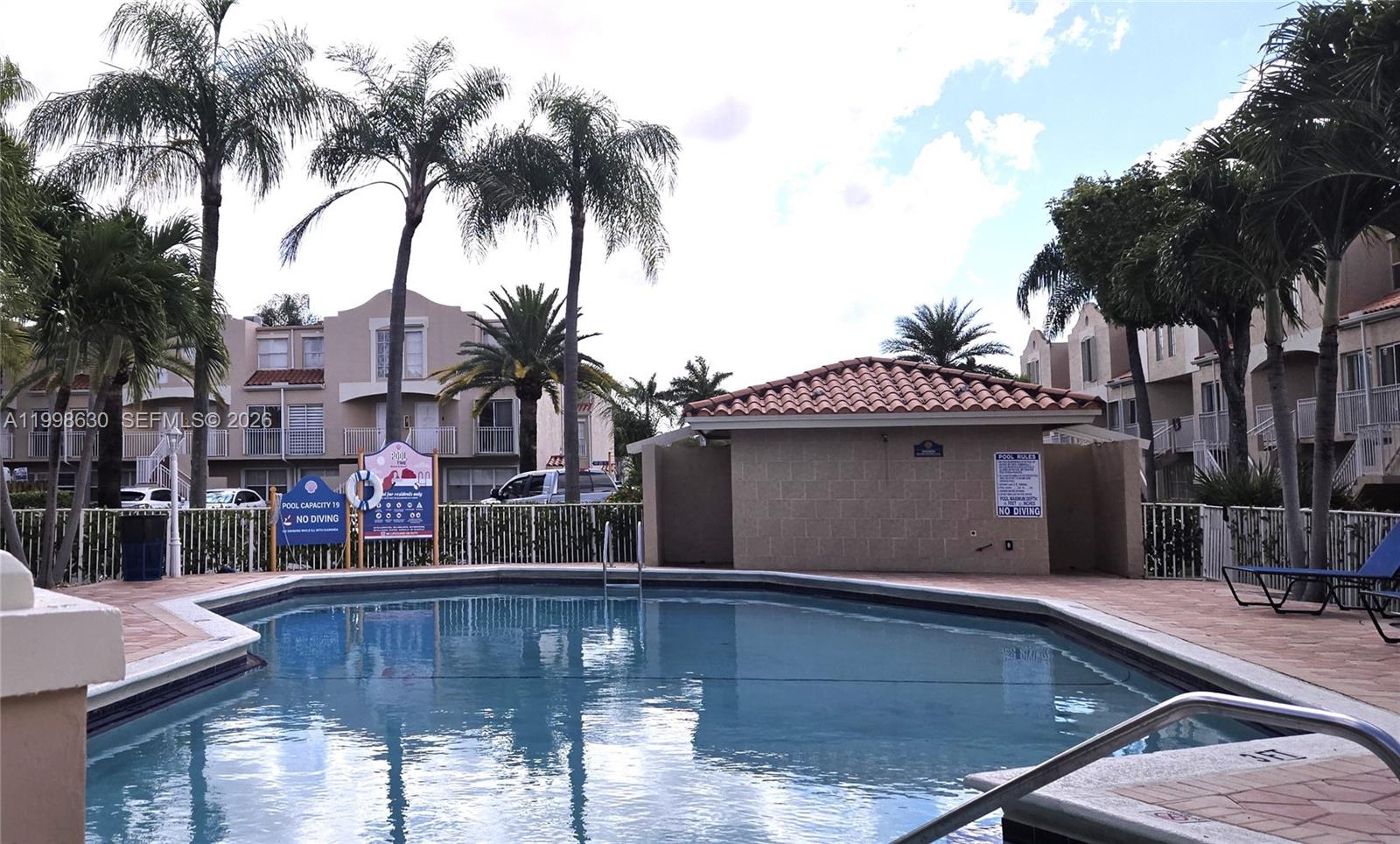 CORAL POINTE TOWNHOMES CO - Residential Lease