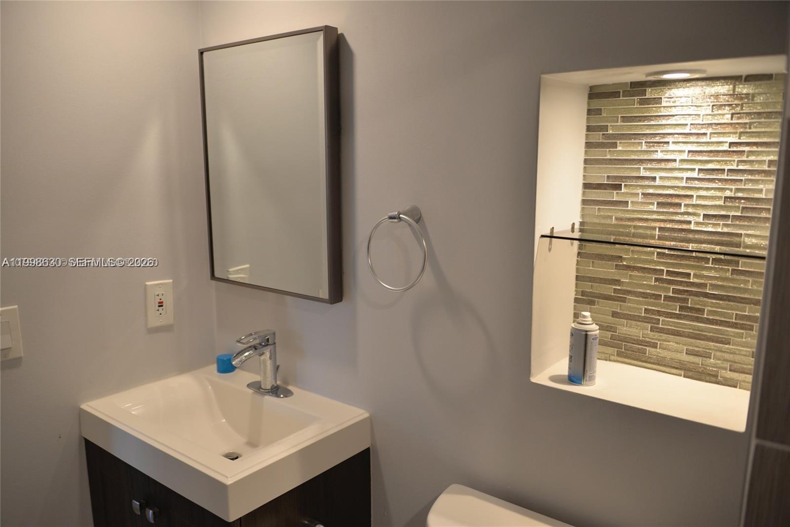 CORAL POINTE TOWNHOMES CO - Residential Lease