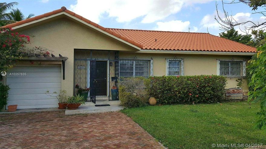 Charming and cozy 3 bedroom 2 bath  home for rent in central location near highway and shopping malls.  This house features travertine floors, marble bathrooms, clean kitchen with Thermadore refrigerator and double oven/microwave, large family room and den with ceiling fans. Nice front and fenced backyard. Won’t last. $150.00 pet deposit, non refundable. Good credit report, police report and proof of income required.